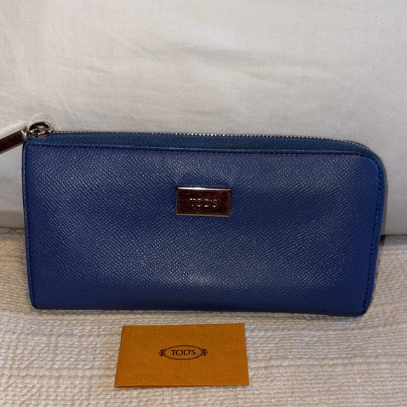 Tod's Navy Blue Leather Wallet. In EUC. - Picture 2 of 15